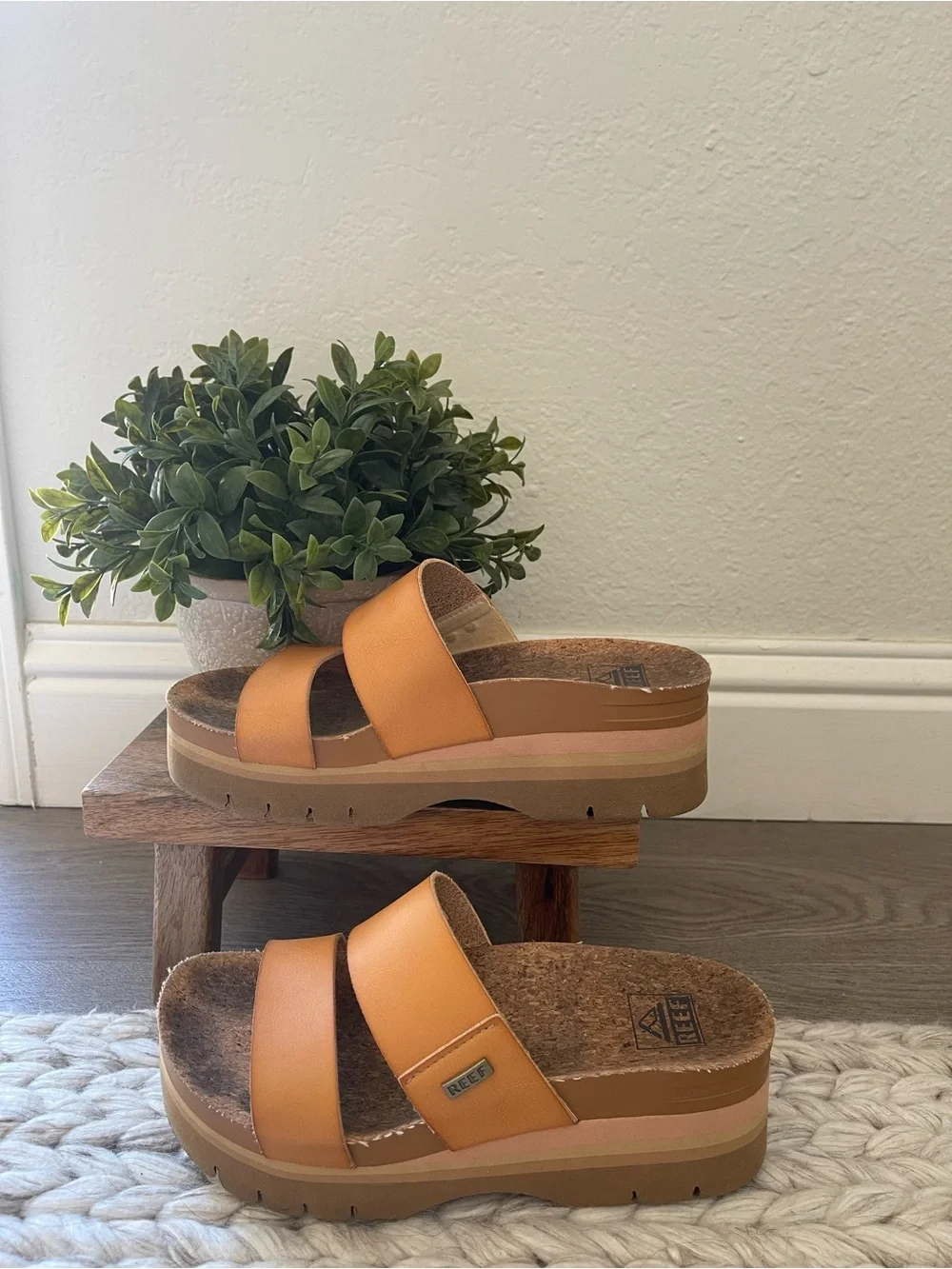 Reef Women's Cushion Vista Higher Sandals in Natural - Picture 2 of 8